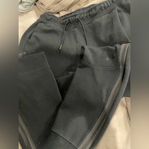Nike tech fleece joggers EUC size small